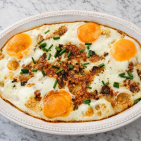 Картофель и грибы с яйцами из духовки